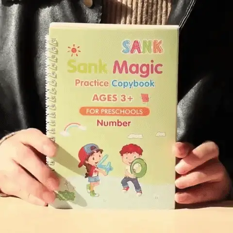 Niño practicando escritura